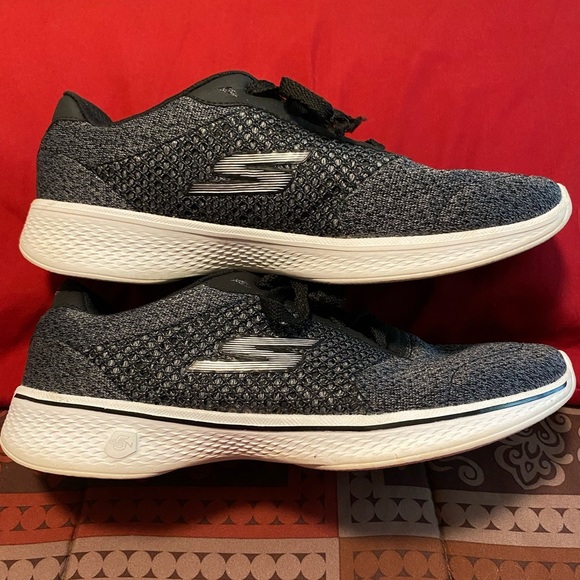 Skechers Women’s Go Walk 4 Black and Gray
Shoes size 10 - Picture 3 of 5